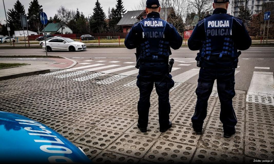 Bezpieczne prowadzenie w trudnych warunkach drogowych zimą